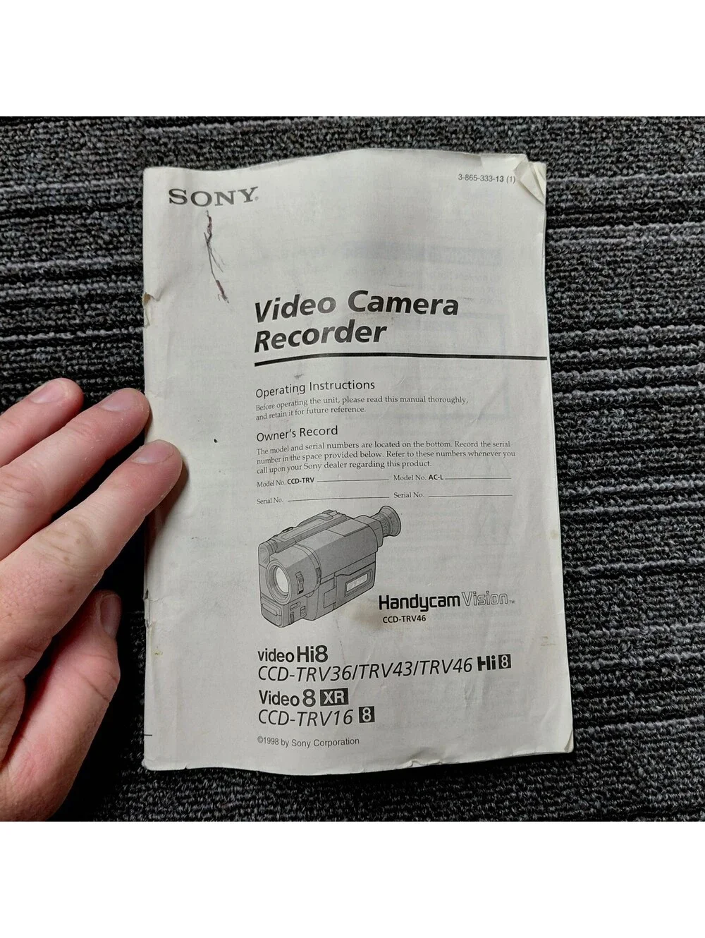 Sony CCD-TRV36 Hi8 Handycam Camcorder Tested Works Charger Battery Case Bundle